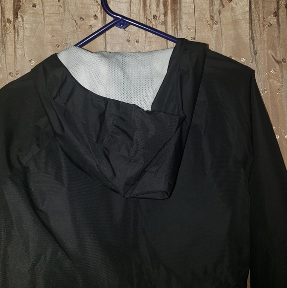 New Balance polyester jacket. - Picture 8 of 8